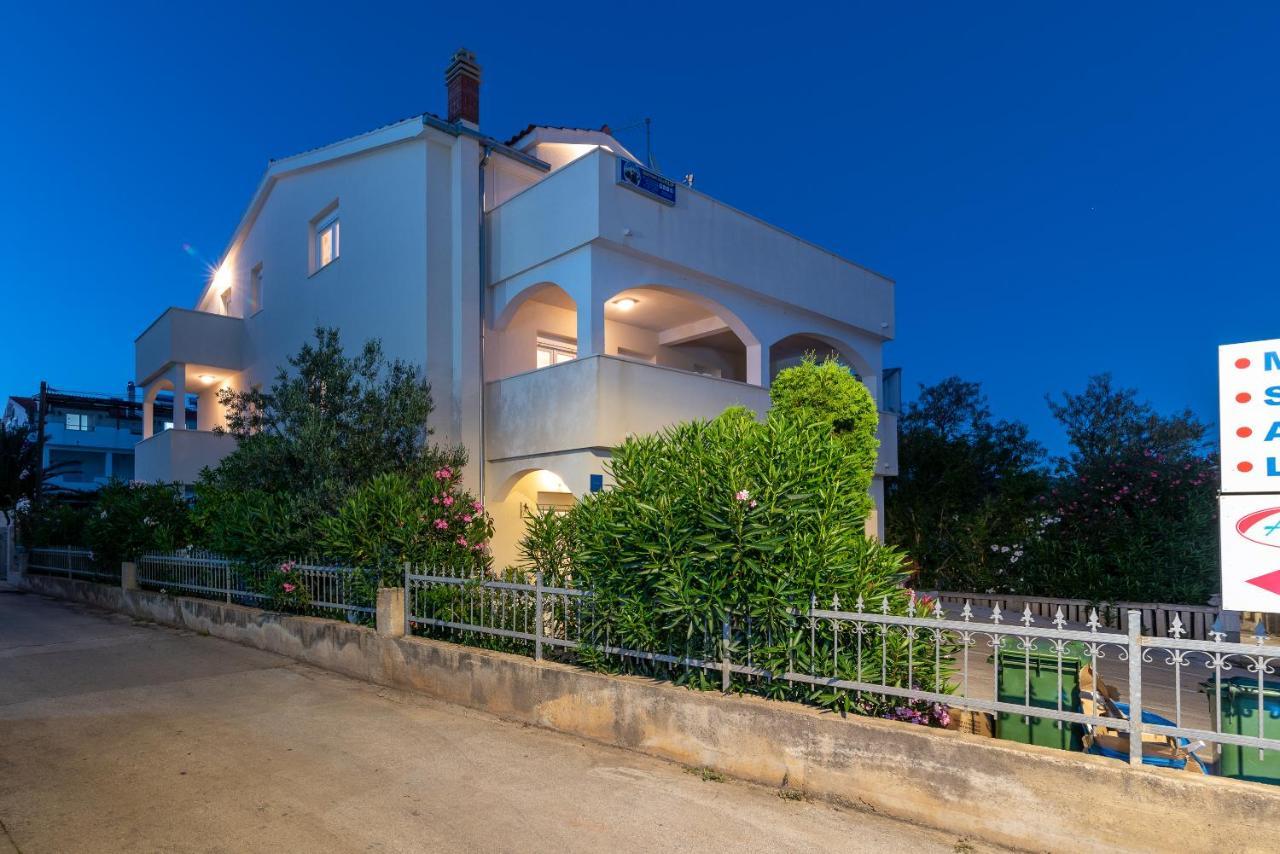 Apartments Villa Filip โตรกีร์ ภายนอก รูปภาพ