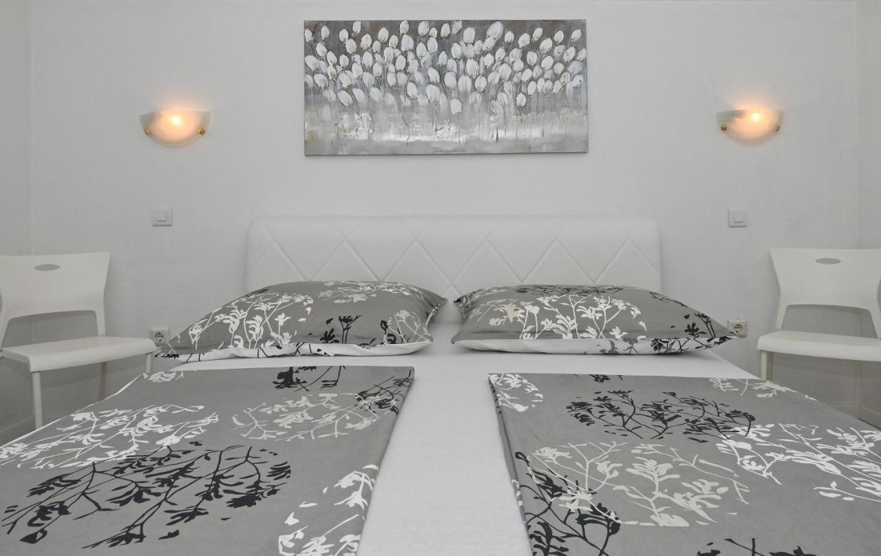 Apartments Villa Filip โตรกีร์ ภายนอก รูปภาพ