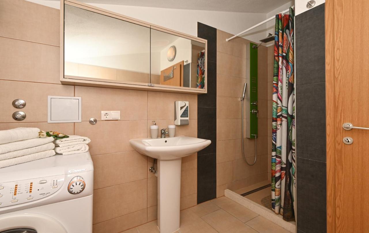 Apartments Villa Filip โตรกีร์ ภายนอก รูปภาพ