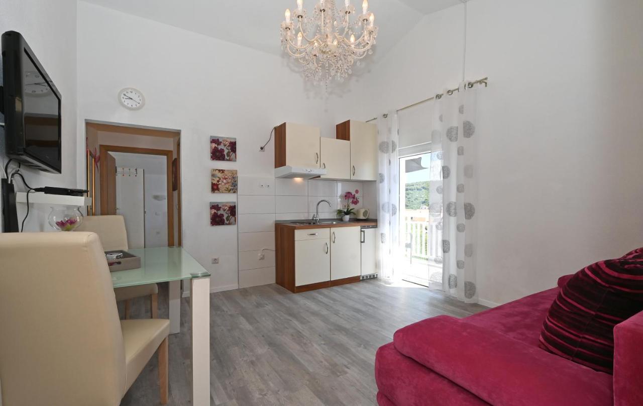 Apartments Villa Filip โตรกีร์ ภายนอก รูปภาพ