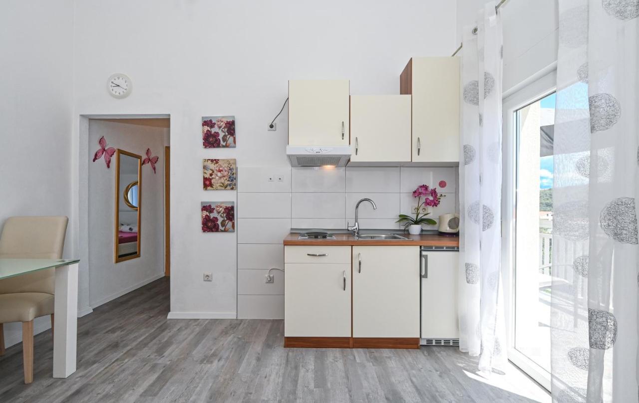 Apartments Villa Filip โตรกีร์ ภายนอก รูปภาพ