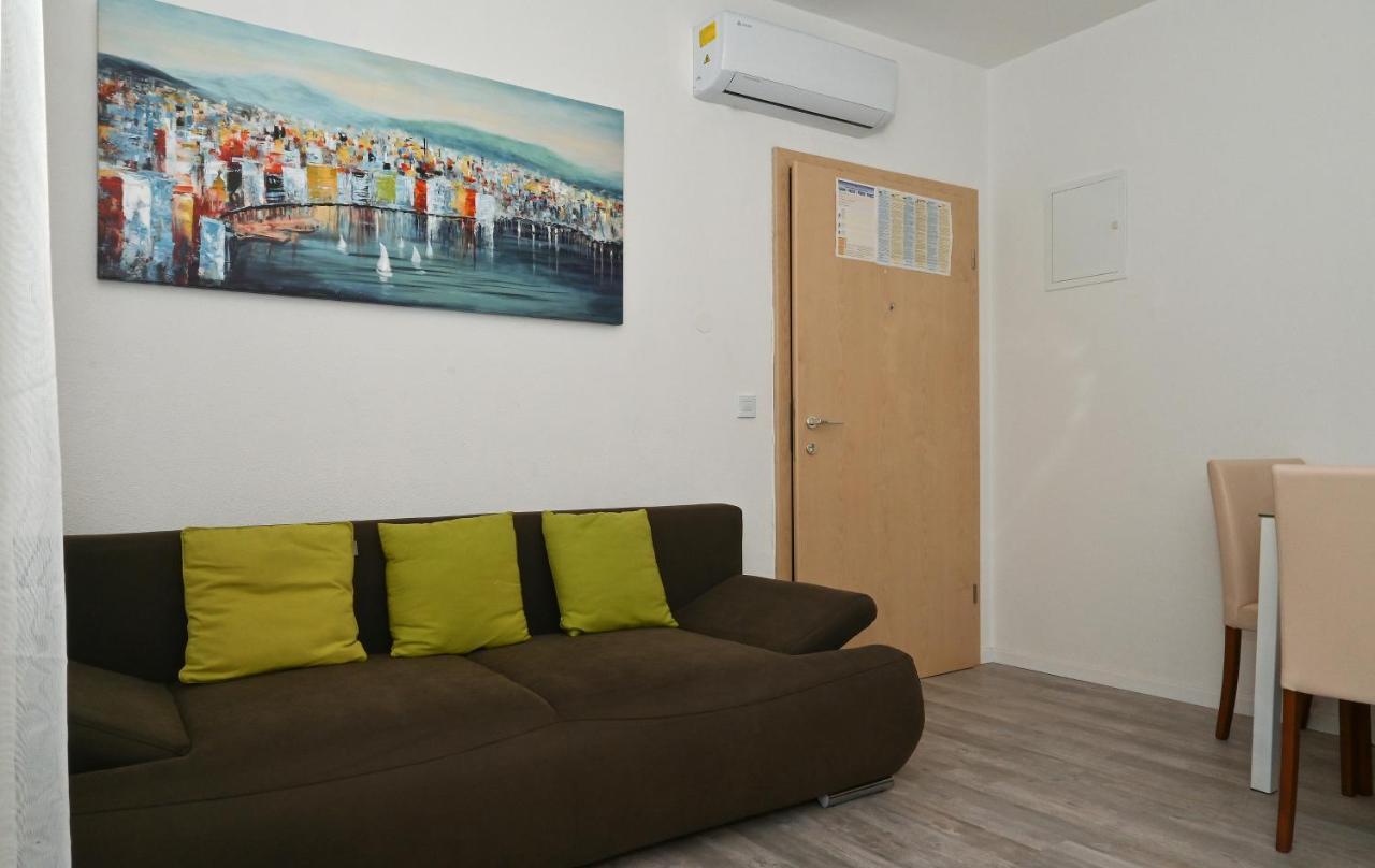 Apartments Villa Filip โตรกีร์ ภายนอก รูปภาพ