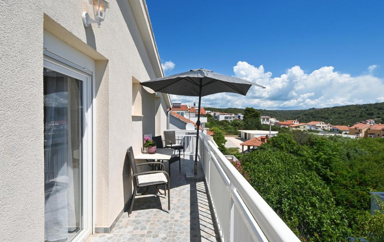 Apartments Villa Filip โตรกีร์ ภายนอก รูปภาพ