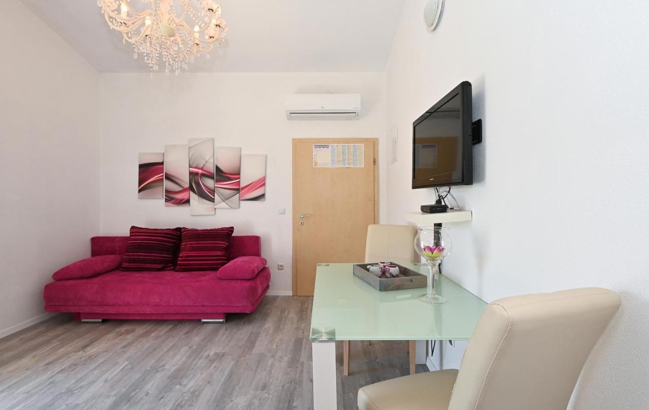 Apartments Villa Filip โตรกีร์ ภายนอก รูปภาพ