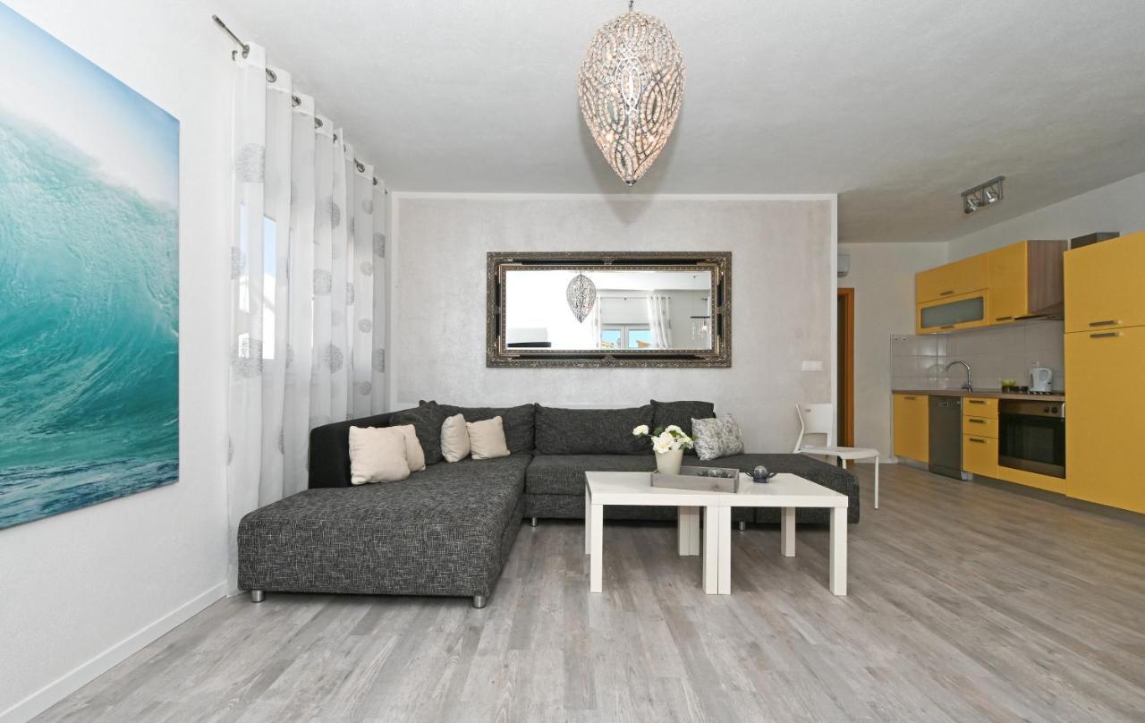 Apartments Villa Filip โตรกีร์ ภายนอก รูปภาพ