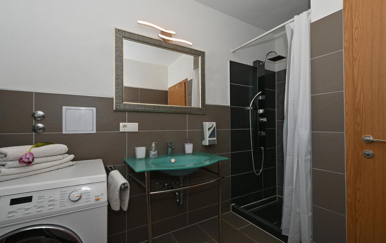 Apartments Villa Filip โตรกีร์ ภายนอก รูปภาพ