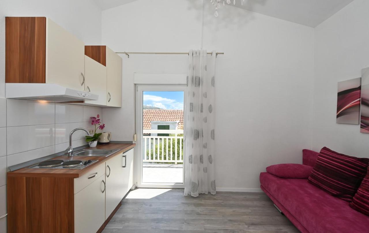 Apartments Villa Filip โตรกีร์ ภายนอก รูปภาพ