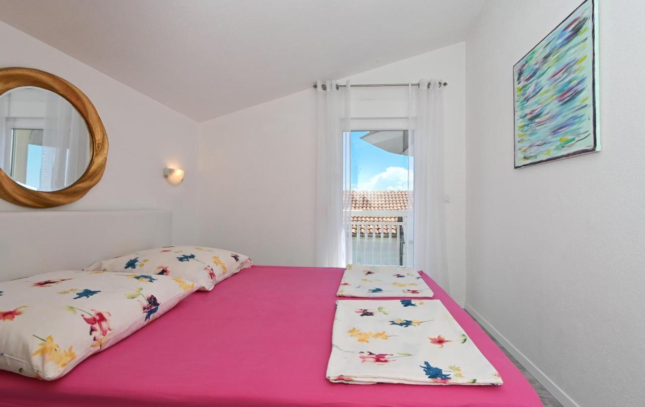 Apartments Villa Filip โตรกีร์ ภายนอก รูปภาพ